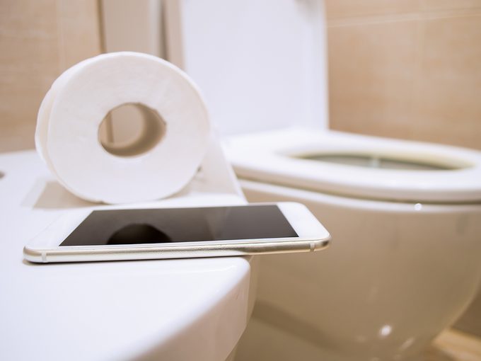 Phone toilet germs