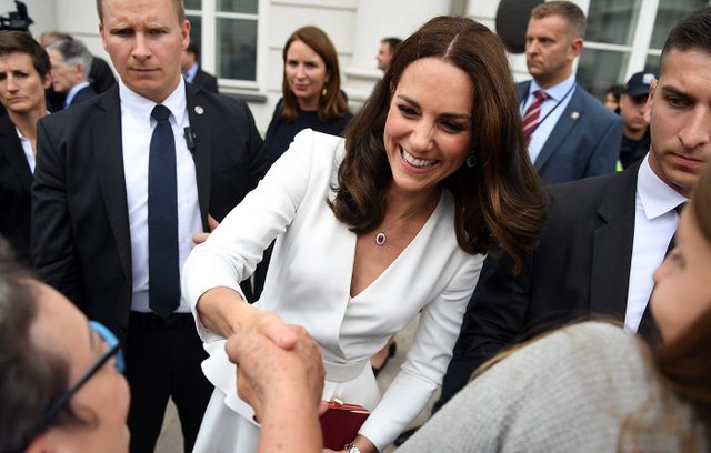 Royal family rules - Kate Middleton greeting public