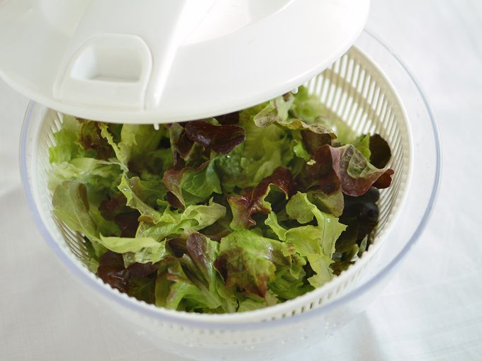 How to wash lettuce - Green salad leaves in a spinner
