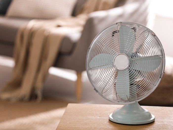 How to keep house cool without ac - room fan