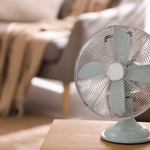 How to keep house cool without ac - room fan