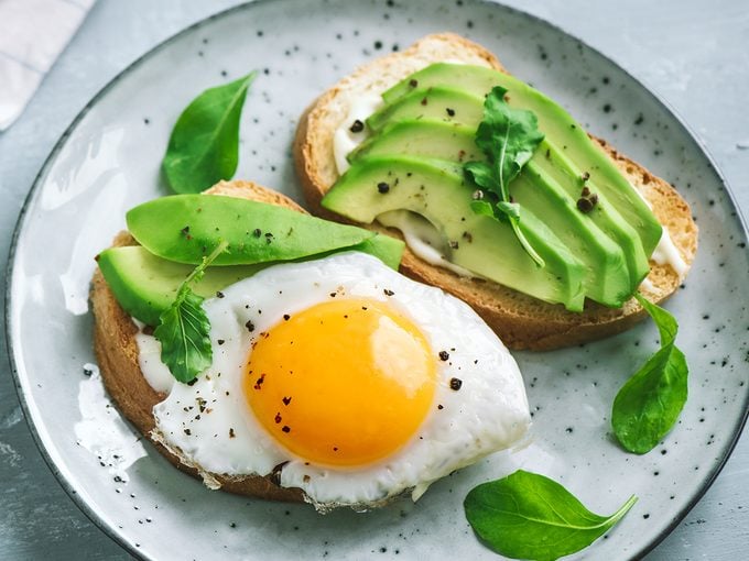 Health benefits of avocado - avocado toast with egg
