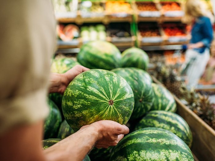 How to buy the best fresh fruit - watermelon at grocery store