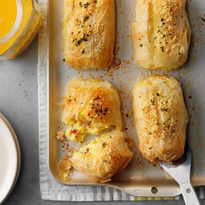 easy make-ahead breakfast - Ham & Cheese Breakfast Strudels