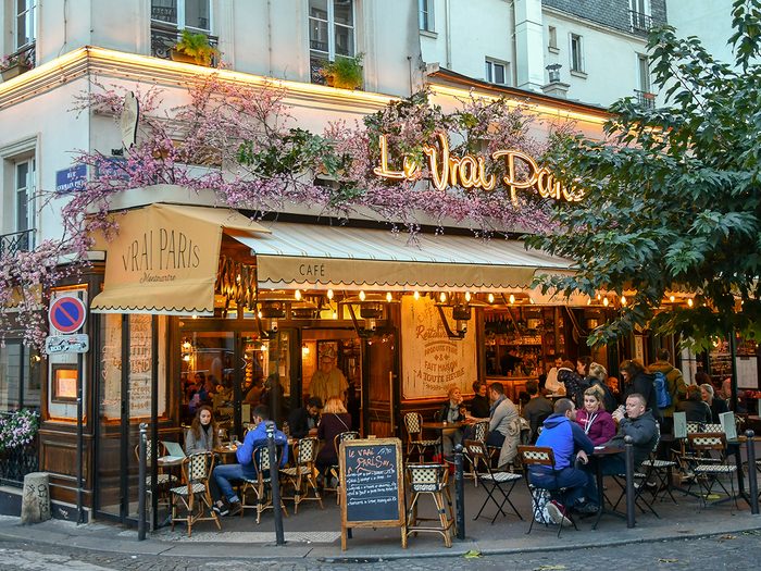 Budget travel tips - Parisian bistro