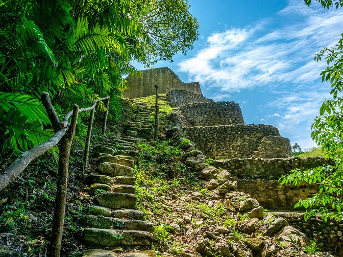 Руины храма Караколь - город Сан-Игнасио, Белиз