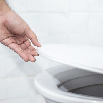 Colon cancer symptoms - Hand closing toilet lid