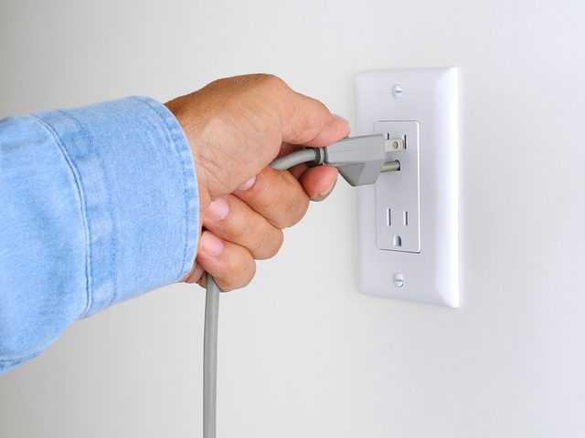 Unplugging power cord from wall