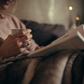 Benefits of reading before bed - woman reading in bed