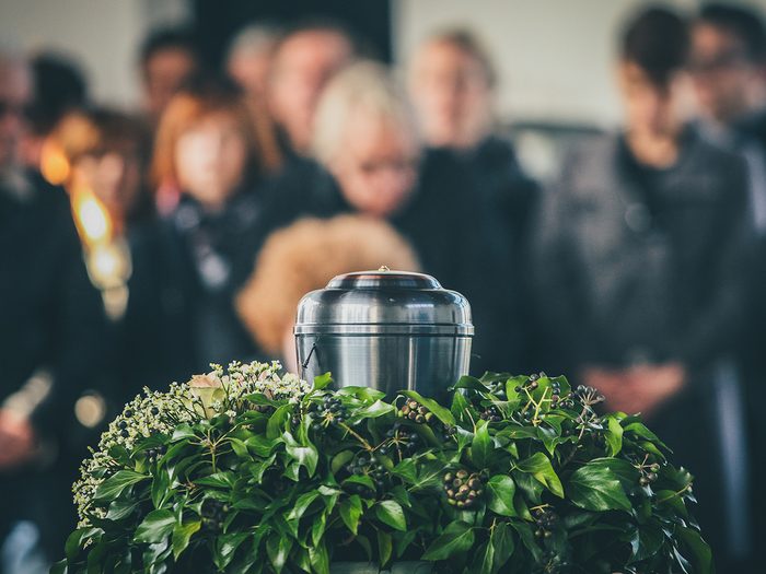 What to say at a funeral - mourners and urn