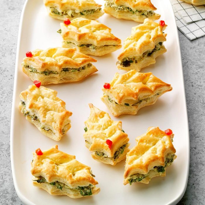 New Year's Finger Food - Puff Pastry Holly Leaves