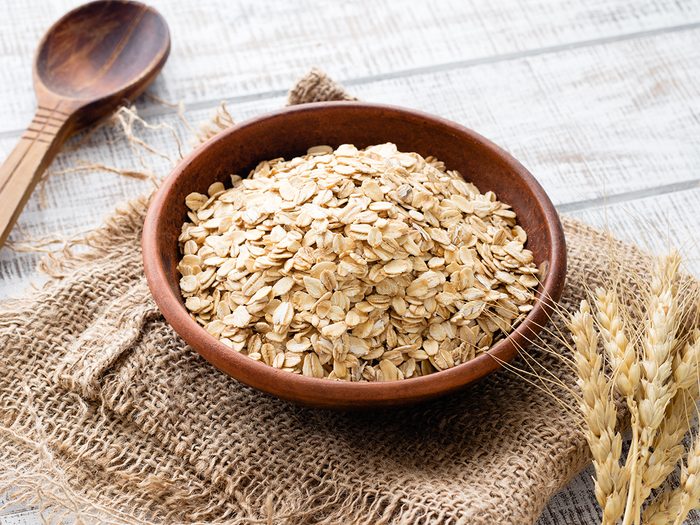Benefits of oatmeal - bowl of oats