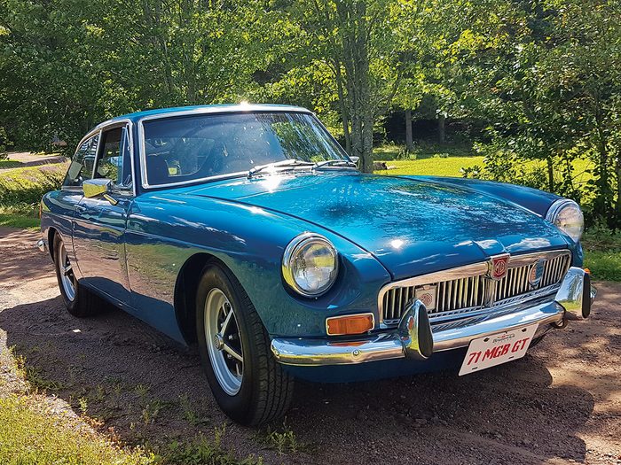 MGB GT 1971 - front grille