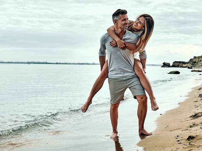 How to make your relationship last - couple on beach in love