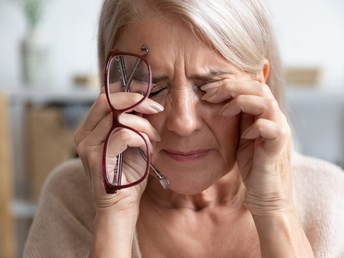 Signs of diabetes - woman rubbing eyes