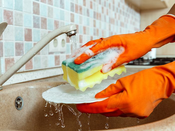 Washing dishes with kitchen sponge