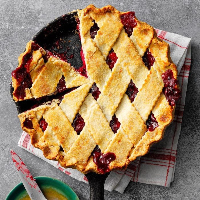 Berry Apple Rhubarb Pie Exps Tohpp19 45774 E03 19 9b 11
