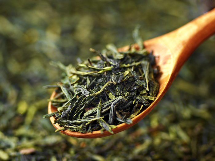 Health benefits of green tea - dried green tea leaves
