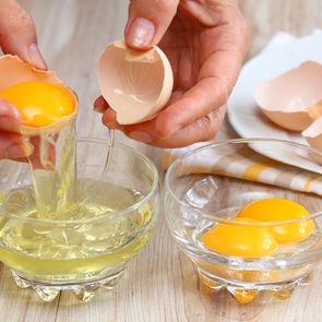 What to make with egg whites - separating yolk