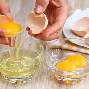 What to make with egg whites - separating yolk