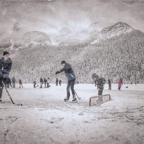 Hockey pictures - Banff outdoor rink hockey