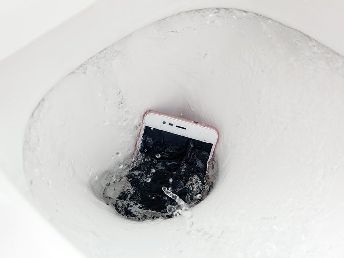 How to dry out a cellphone - phone in toilet