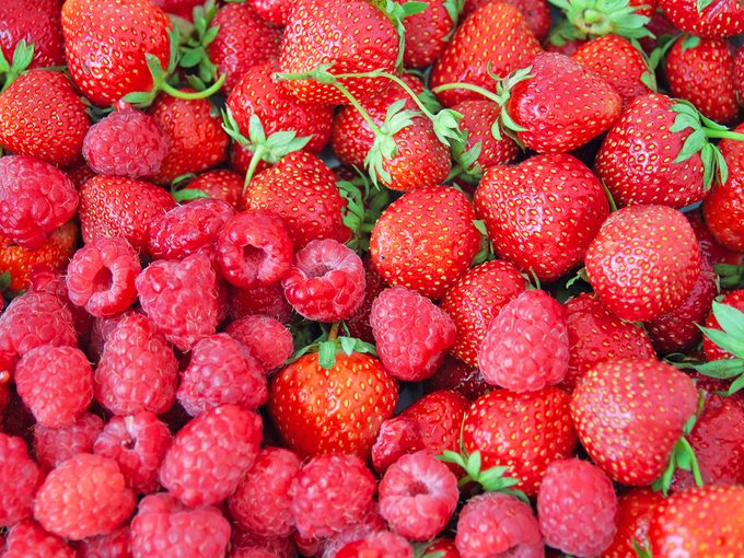 Raspberries and strawberries for healthy eyes