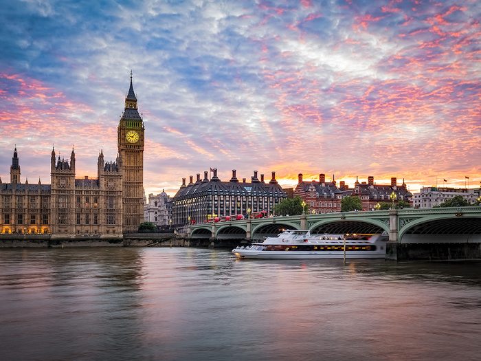 Budget travel tips - Thames Cruise London