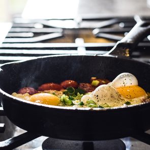 How to clean a cast iron pan - breakfast cooking