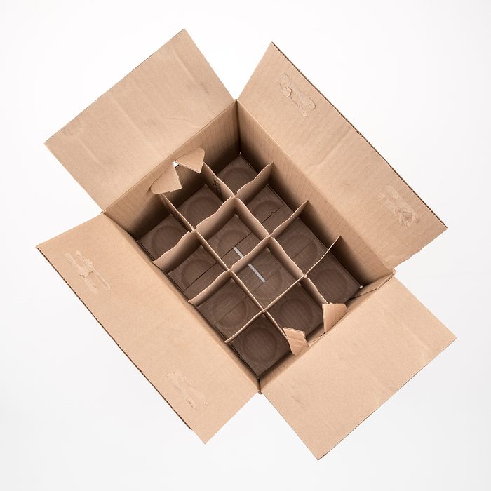 Cardboard wine box with dividers
