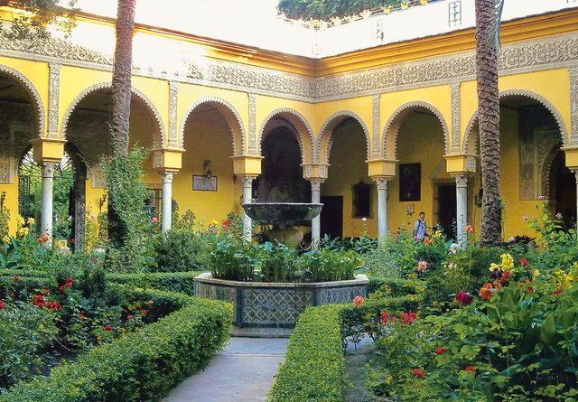 Spanish Gardens Tour - Palacio De Las Duenas