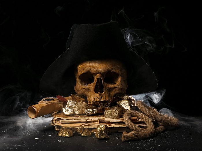Skull and bones with pirate hat